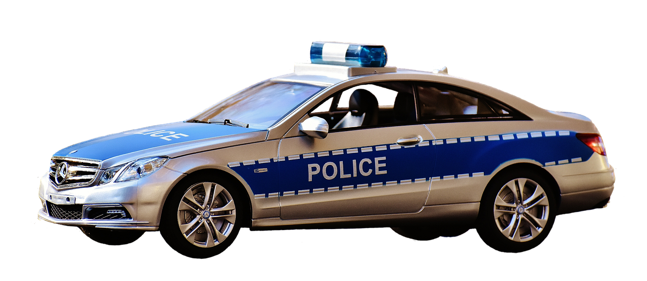 Immagine di un'auto con ganasce fiscali applicate, simbolo di fermo amministrativo per bollo non pagato.